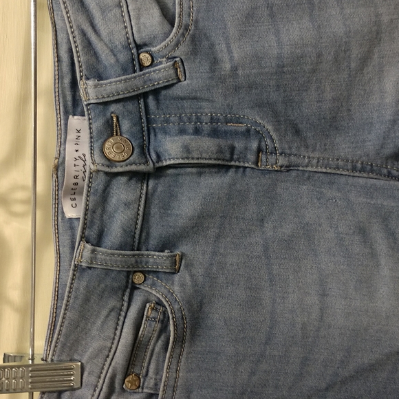 Jeans - Picture 2 of 4